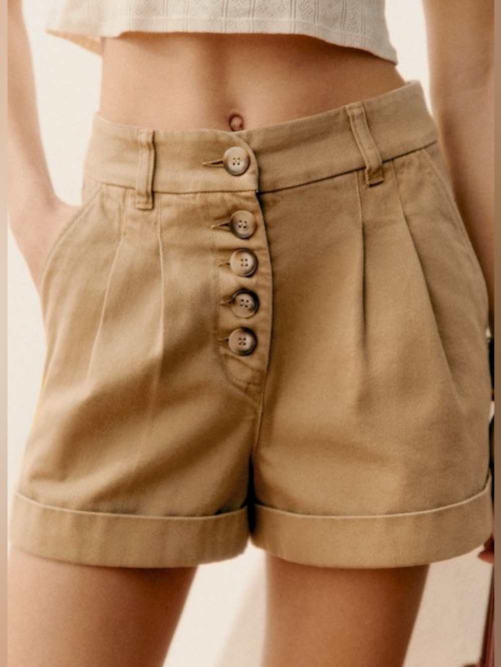 Sézane Wallace Safari Beige Button Front Shorts Size 34. LIKE NEW, NEVER WORN.